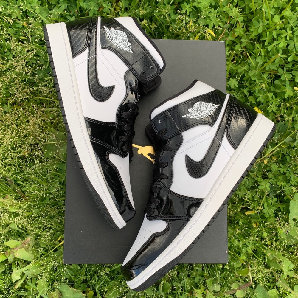 Air Jordan 1 Retro Mid ‘Carbon fiber All star